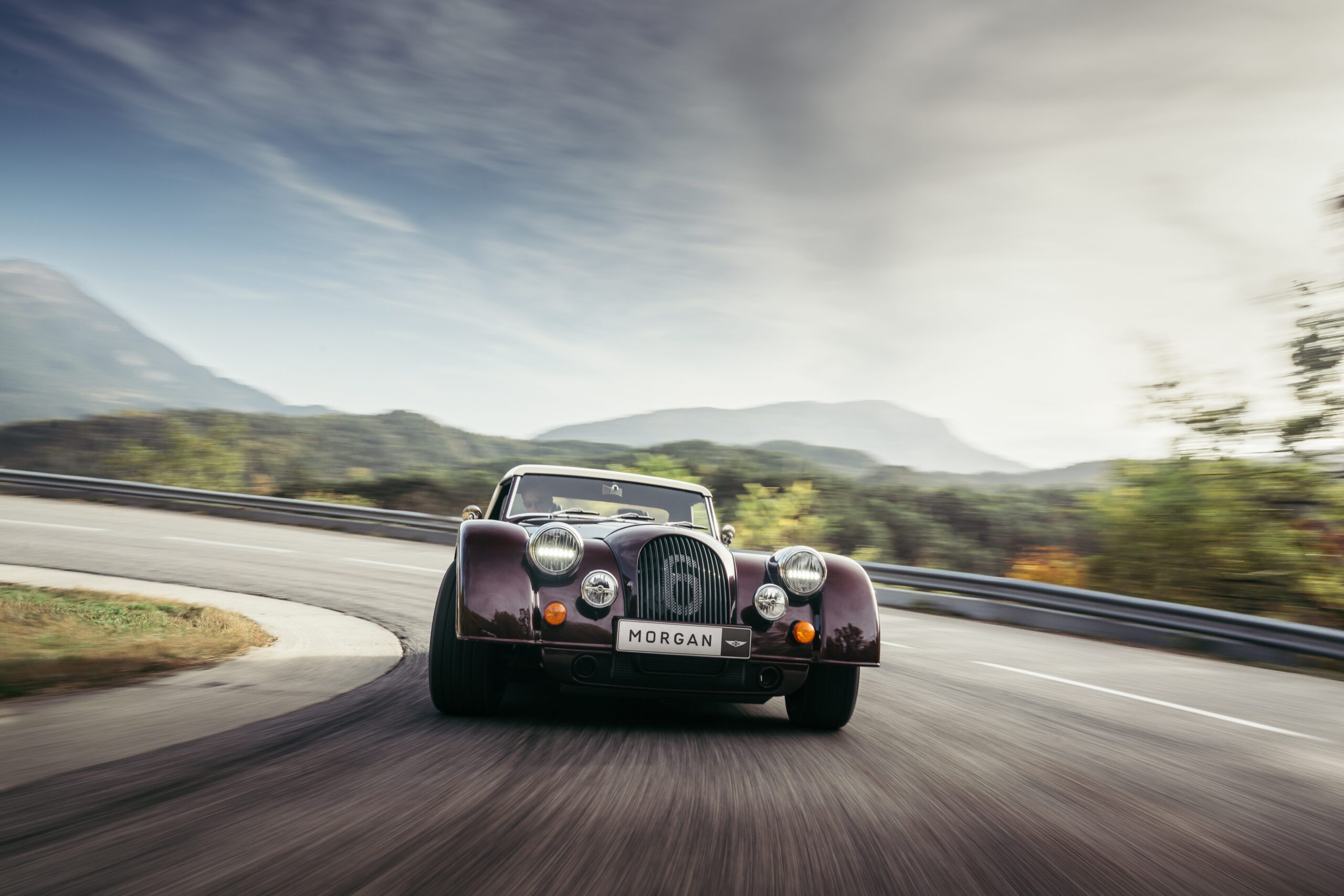 Morgan Plus Six dynamic 04